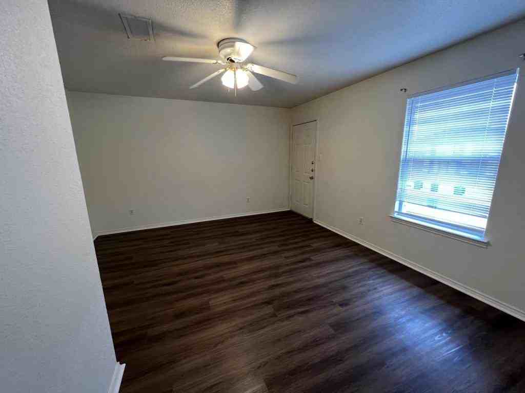 5708 Greengate Dr Apt C - Photo 5 of 12