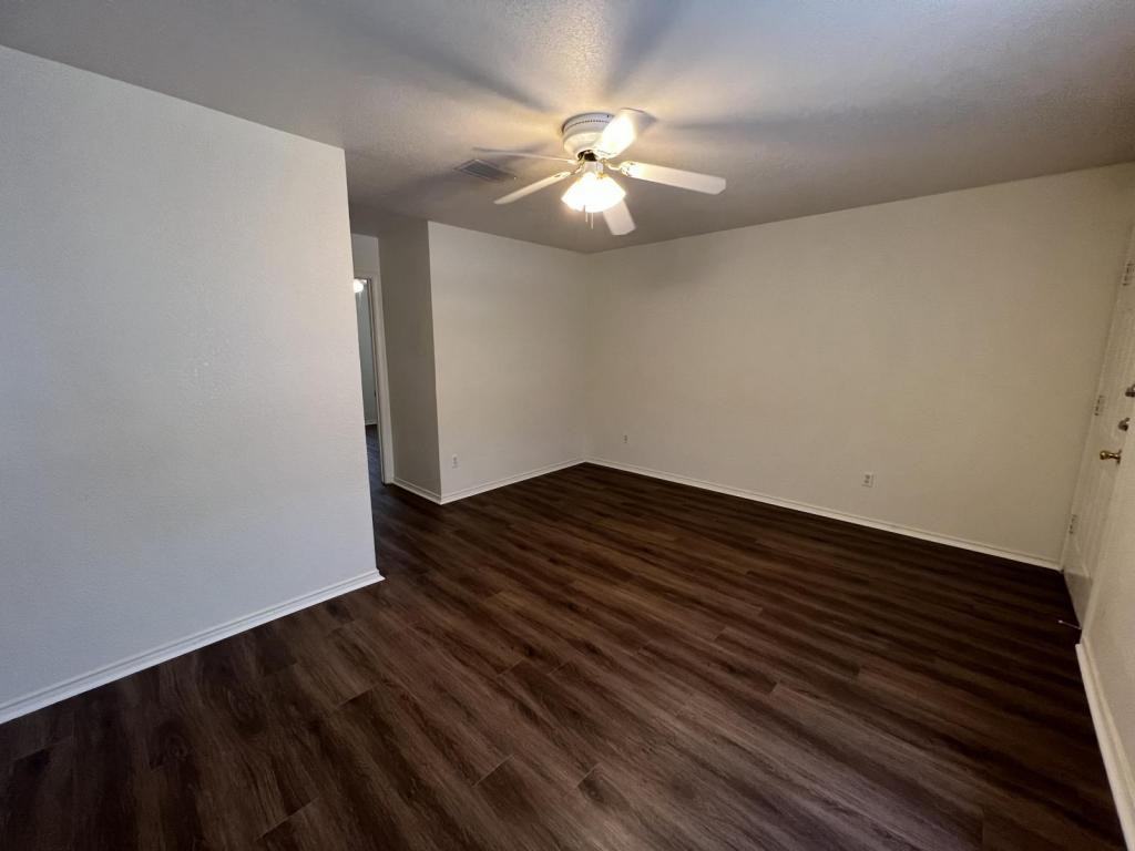 5708 Greengate Dr Apt C - Photo 6 of 12