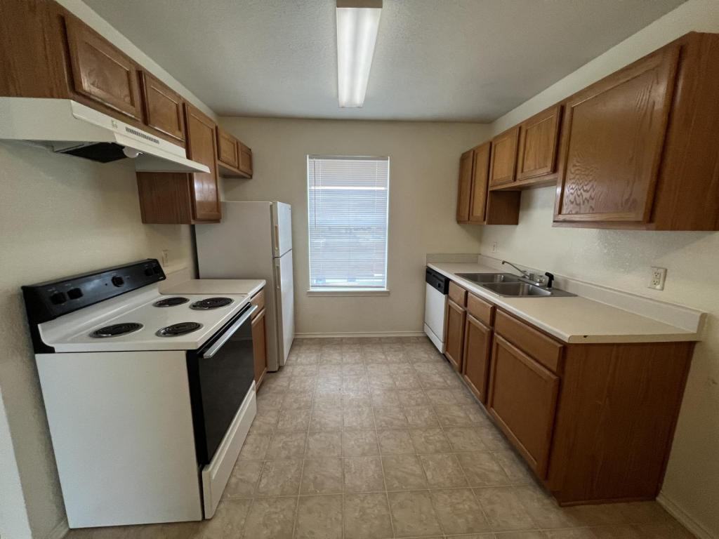 5708 Greengate Dr Apt C - Photo 7 of 12