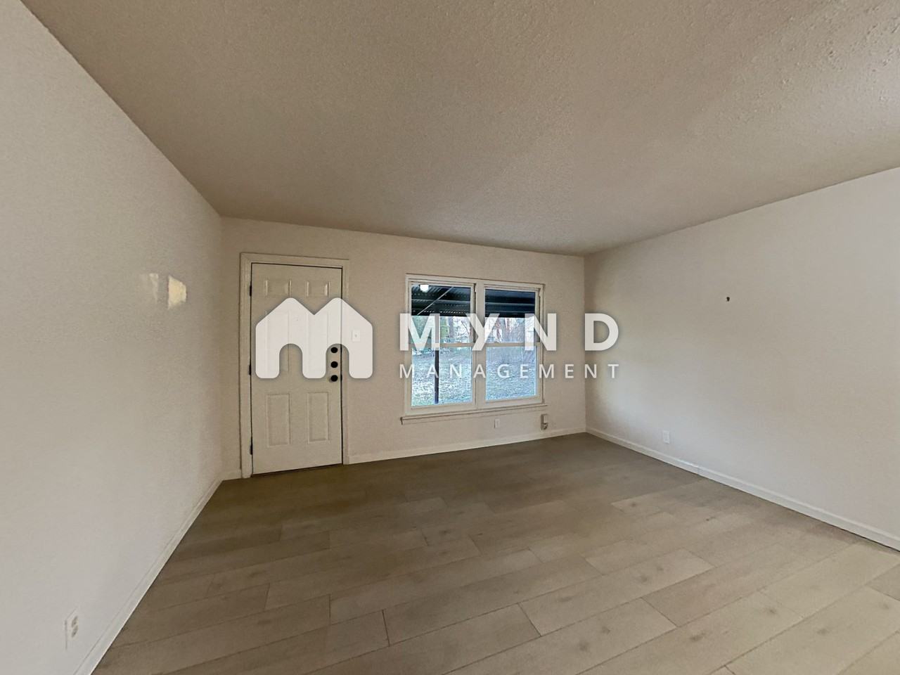 258 Antrim Dr - Photo 2 of 22