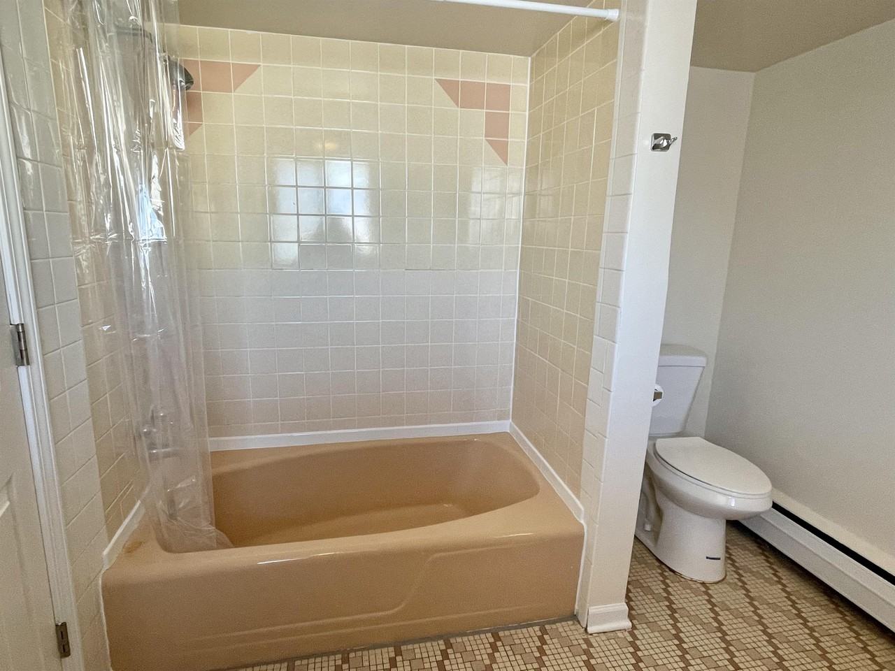 4 Accera Dr #04 - Photo 2 of 8