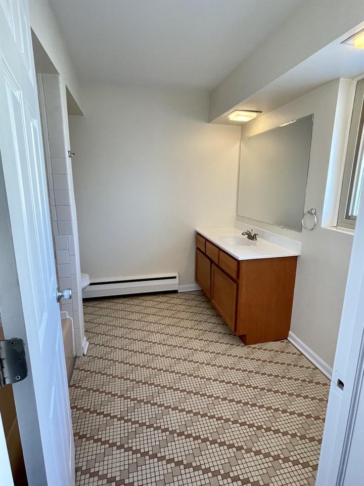 4 Accera Dr #04 - Photo 3 of 8