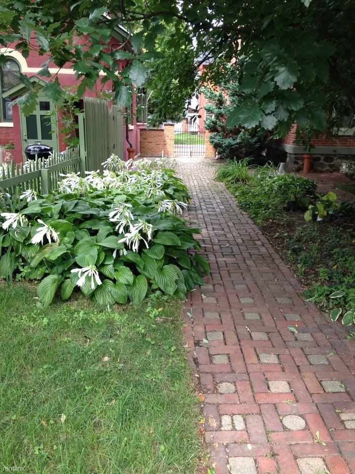 225 Houston Pl - Photo 3 of 42