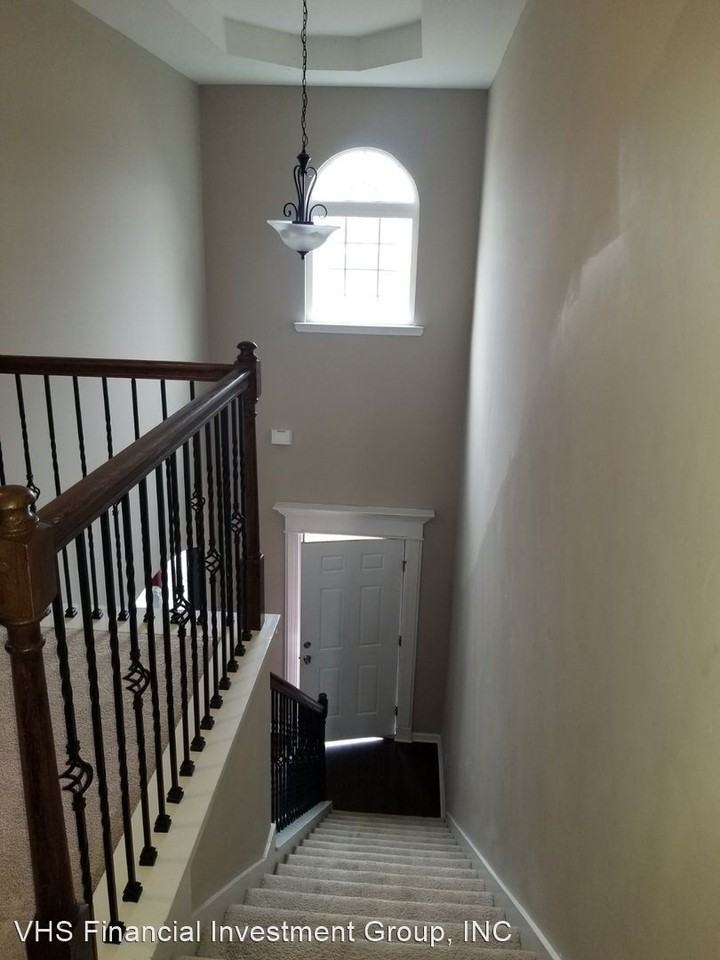 634 Red Oak Ln - Photo 3 of 38