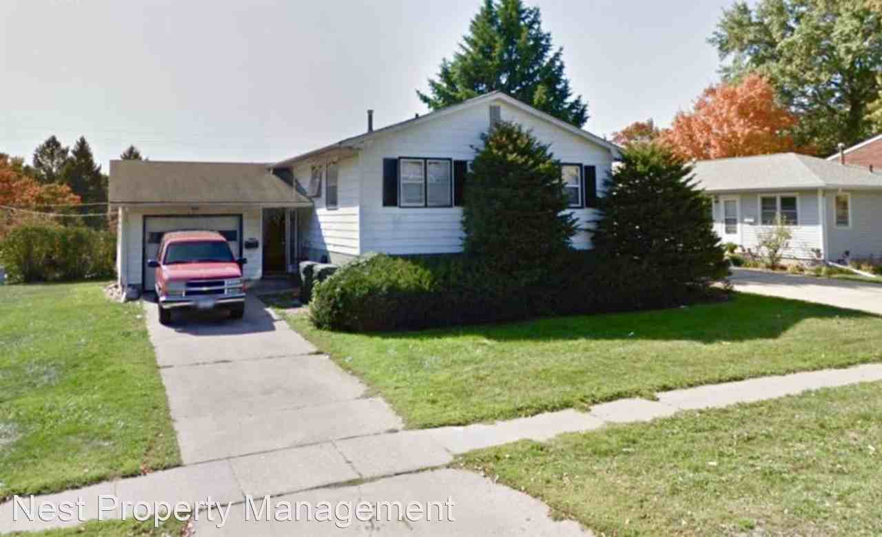 2733 Wayne Ave - Photo 2 of 6