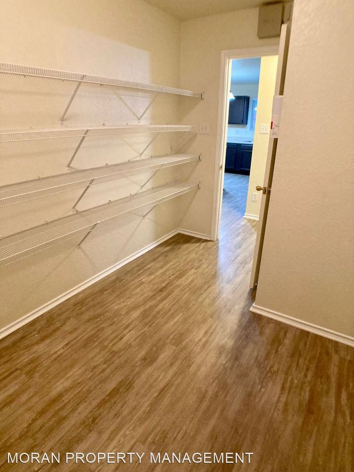 416 Hinge Fls - Photo 3 of 9