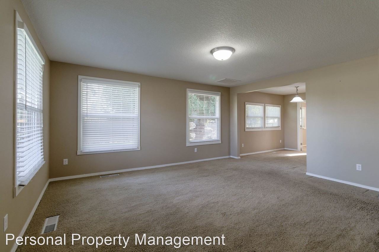 5105 Ne 78th St - Photo 2 of 15