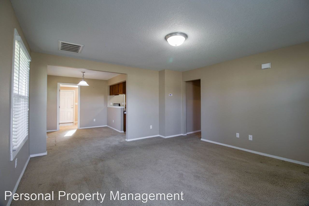 5105 Ne 78th St - Photo 3 of 15