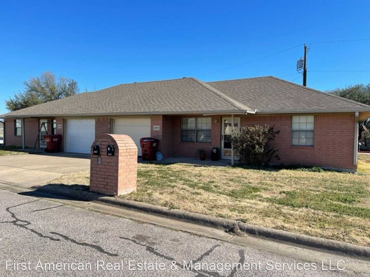 2504-2506 Beverly Lane - Photo 3 of 13