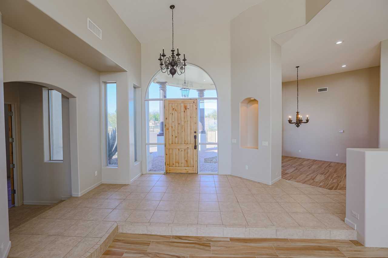 14731 E Dixileta Dr - Photo 7 of 47