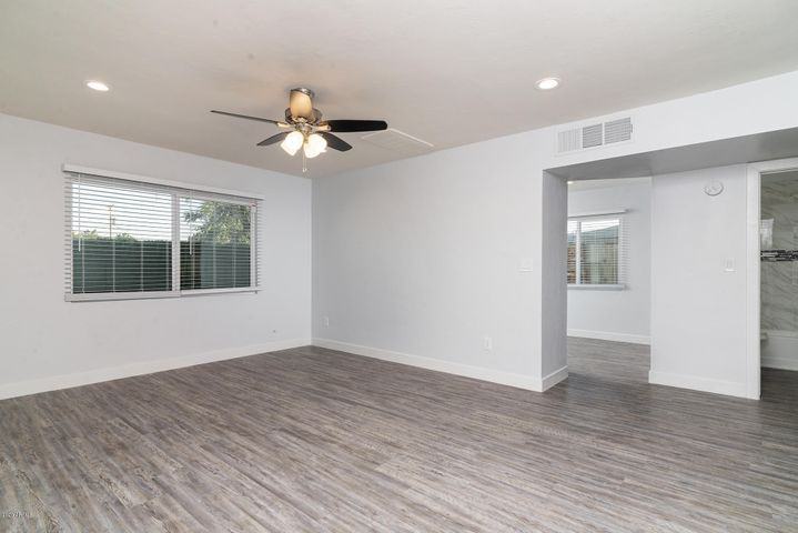 2436 E Amelia Ave - Photo 6 of 37