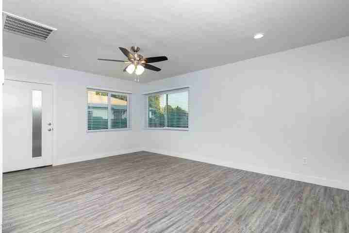 2436 E Amelia Ave - Photo 7 of 37