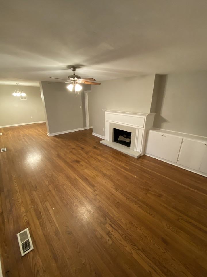 1010 Gregory St - Photo 2 of 11