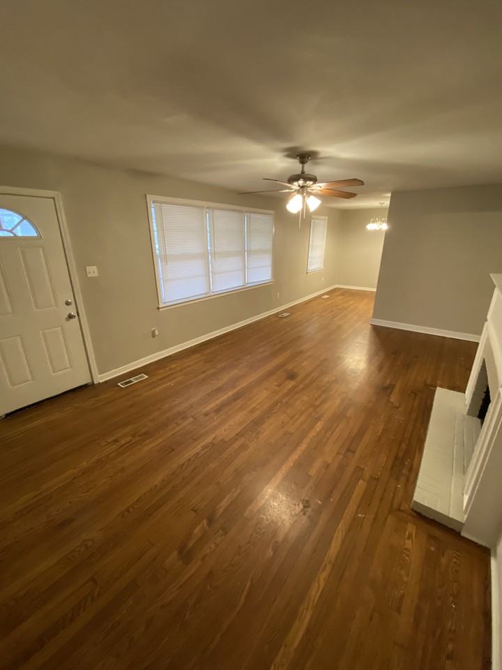 1010 Gregory St - Photo 3 of 11