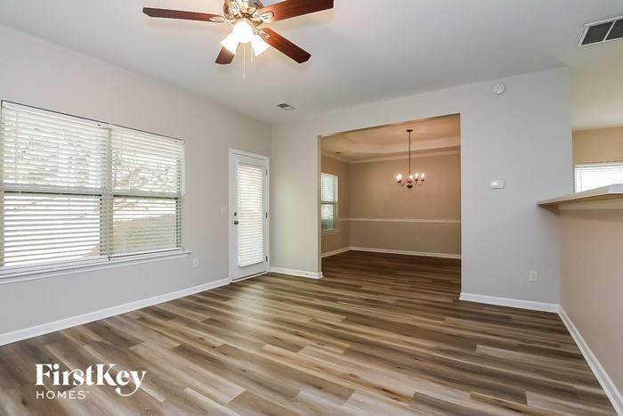 327 Alcovy Way - Photo 3 of 15