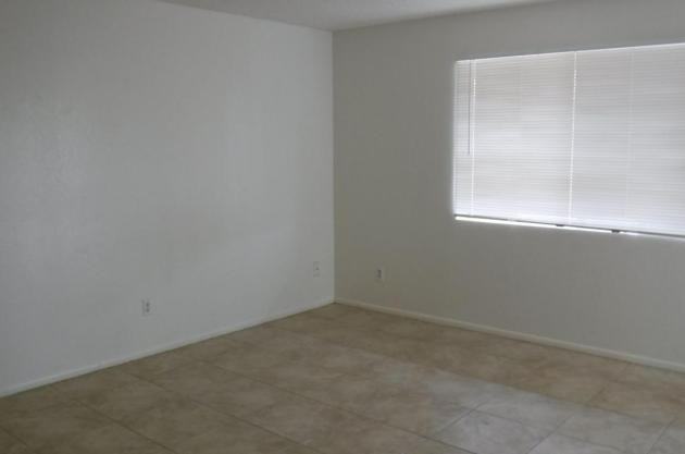 635 West 40th Street - Photo 2 of 5