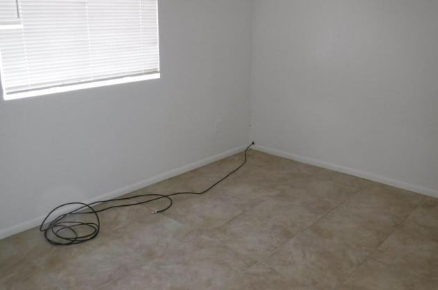 635 West 40th Street - Photo 3 of 5