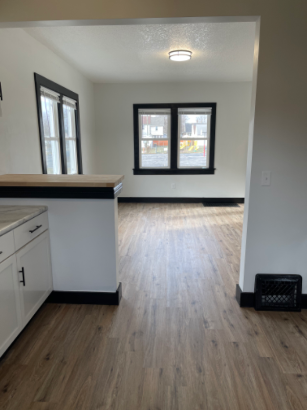 1708 Short St - Photo 3 of 17