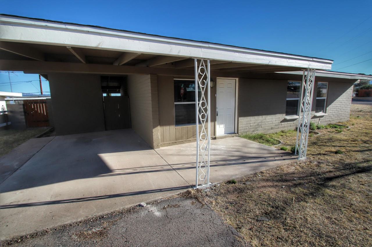 635 W Webb Dr - Photo 2 of 17