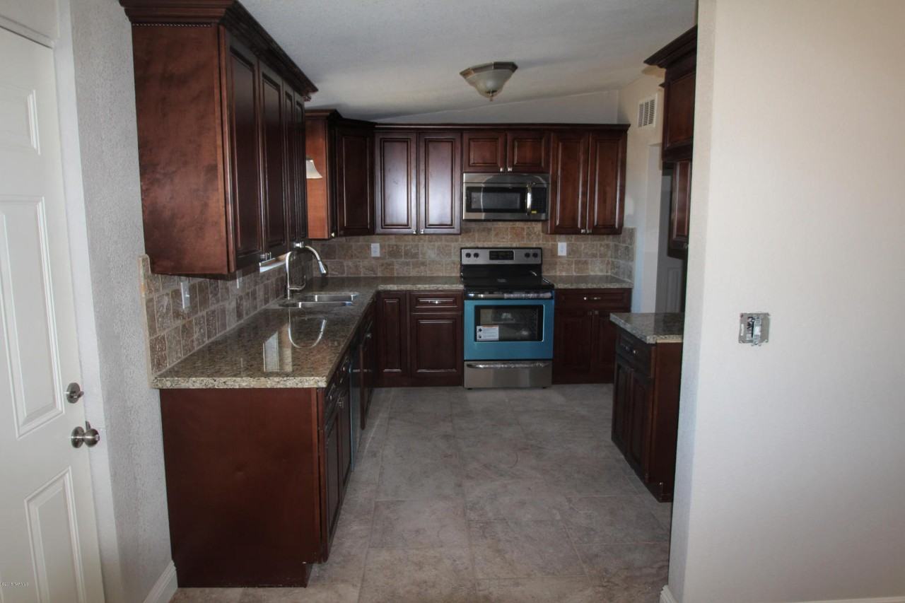 635 W Webb Dr - Photo 3 of 17