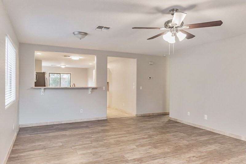 16209 W Hearn Rd - Photo 3 of 26