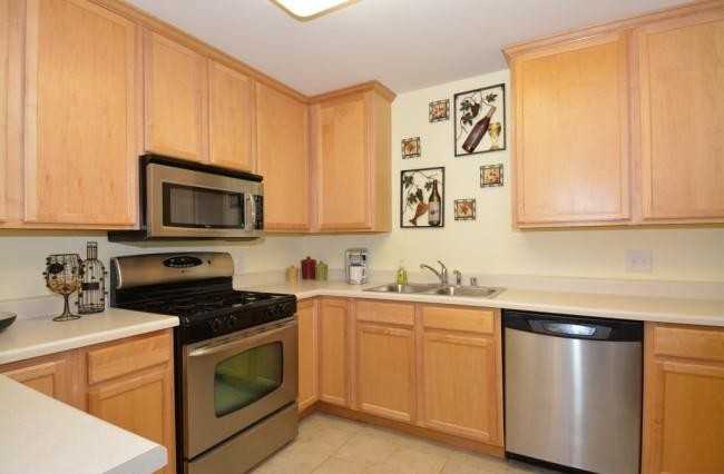 219 Franklin Ave #A - Photo 3 of 9