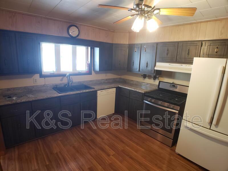 316 Church St - Photo 3 of 10