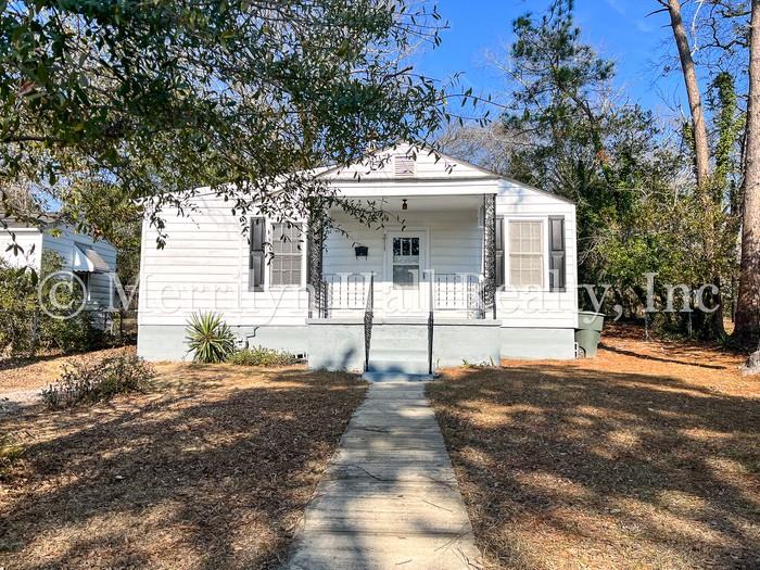 2717 Kingswood Dr - Photo 2 of 11