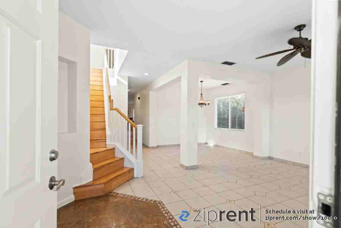 4129 Dalehurst Ln - Photo 3 of 29