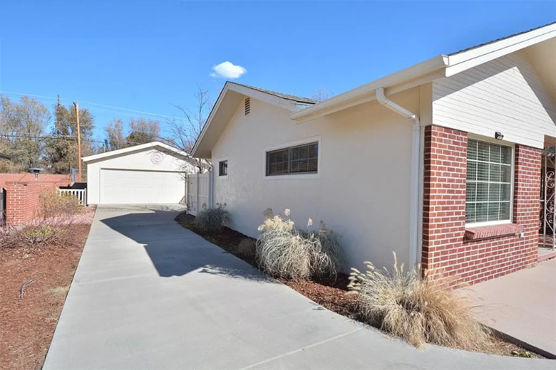 1320 E La Salle St - Photo 2 of 11