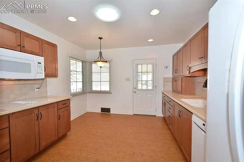 1320 E La Salle St - Photo 3 of 11