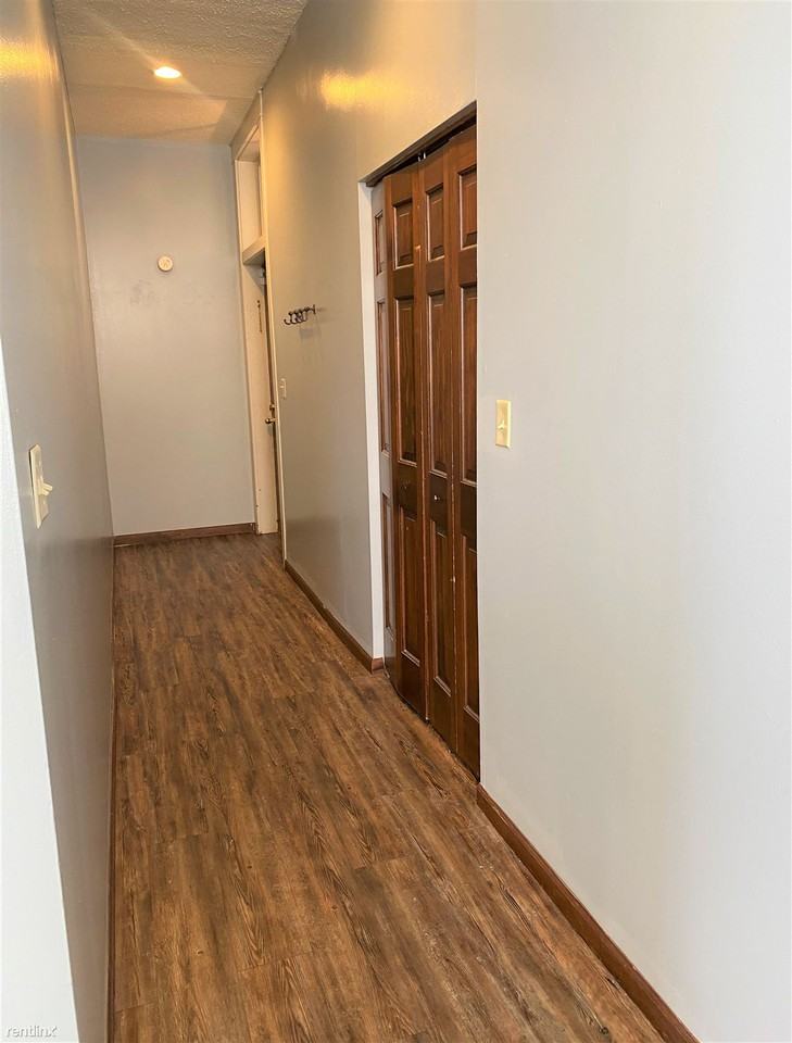 315 SW 4th St - Photo 3 of 15