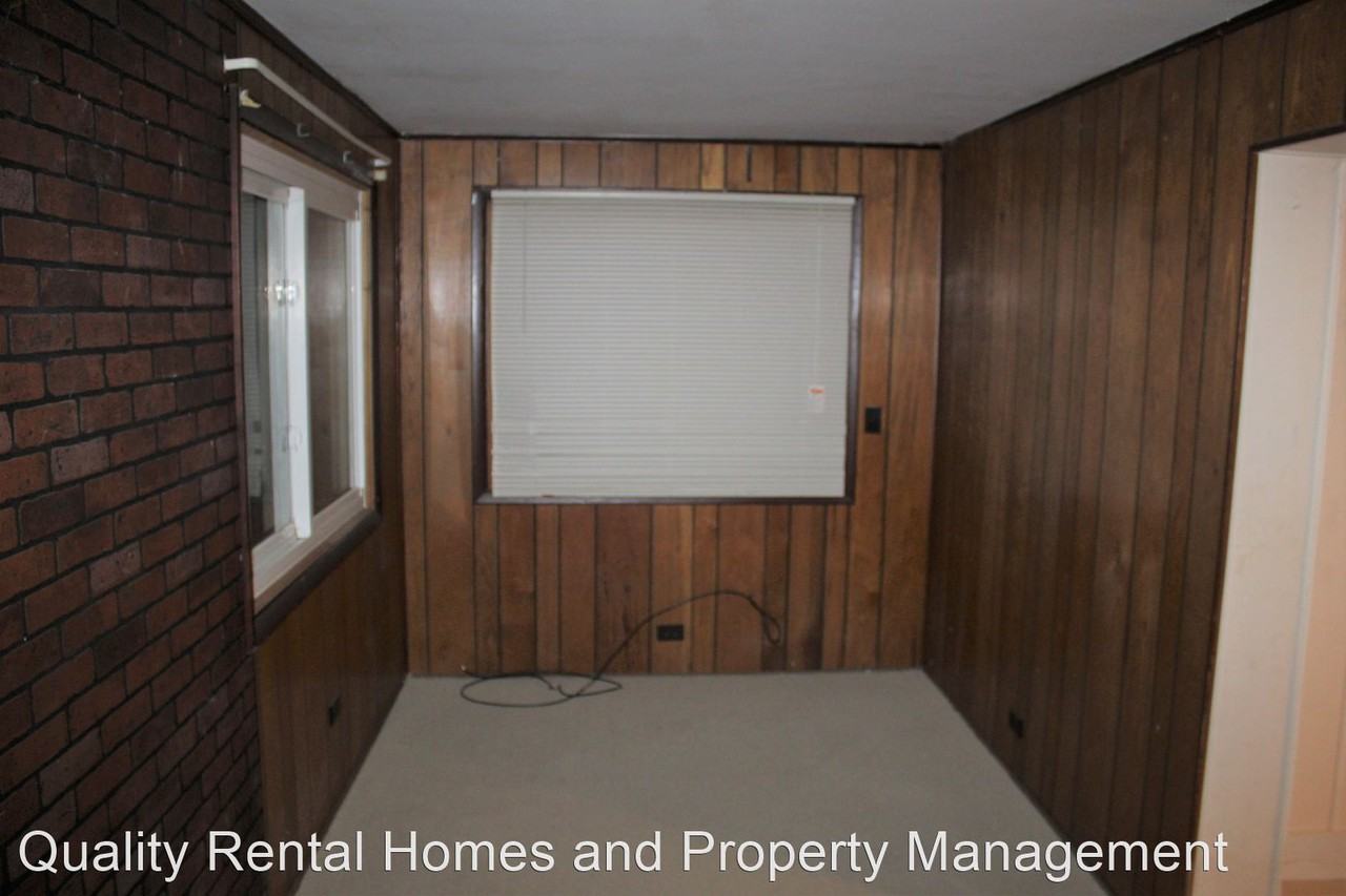 223 Oak Grove Dr - Photo 2 of 20