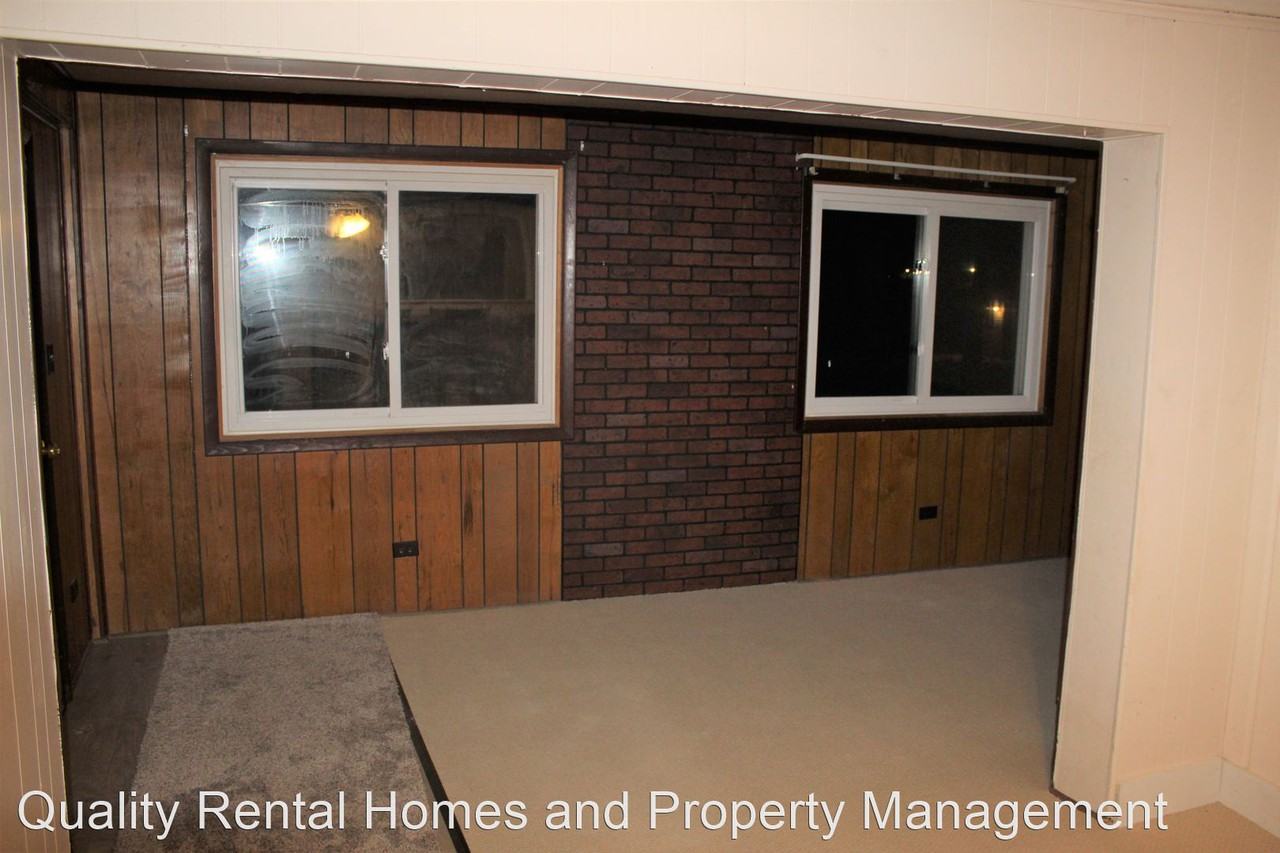 223 Oak Grove Dr - Photo 3 of 20