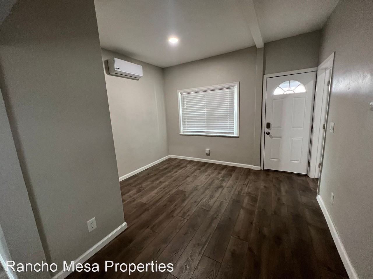 5 1/2 Hensley St - Photo 2 of 7
