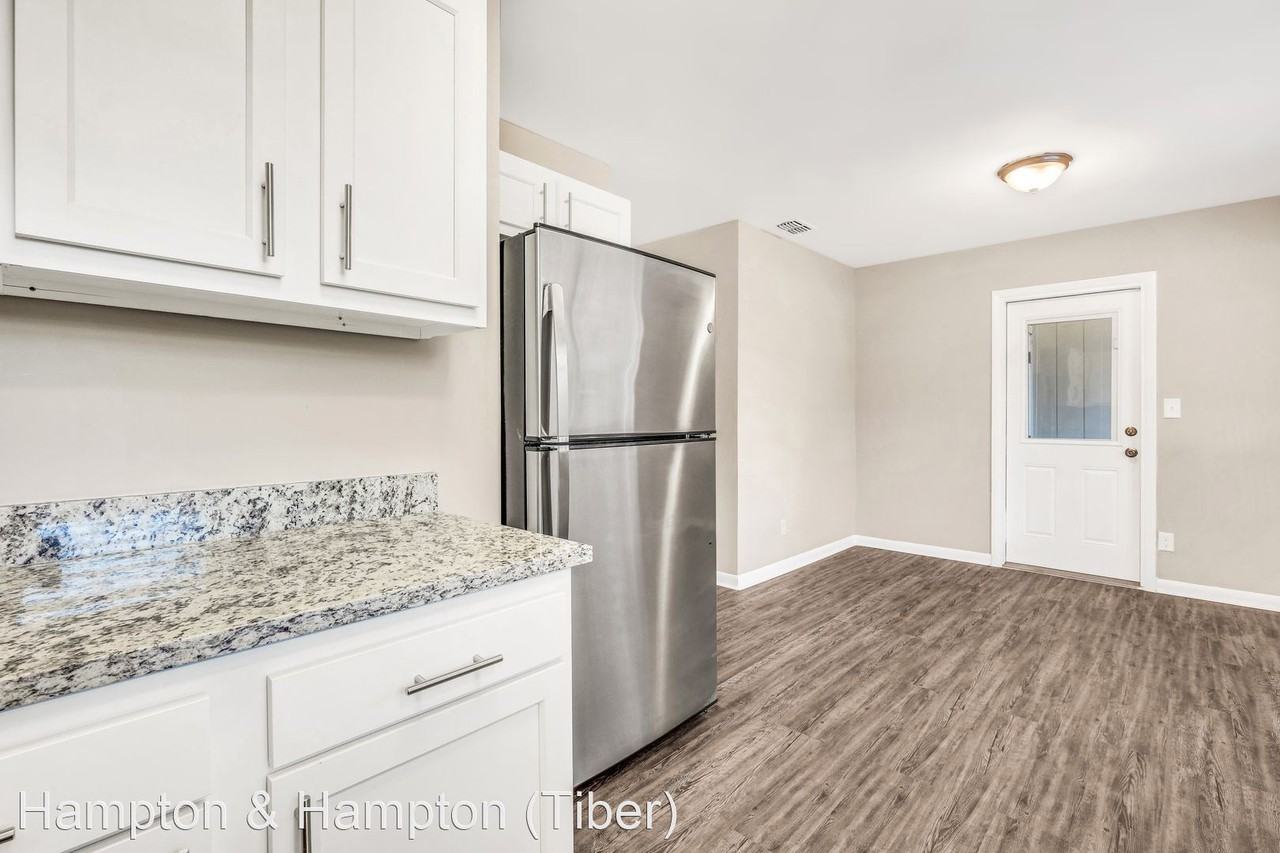 8205 Circle St S - Photo 2 of 9