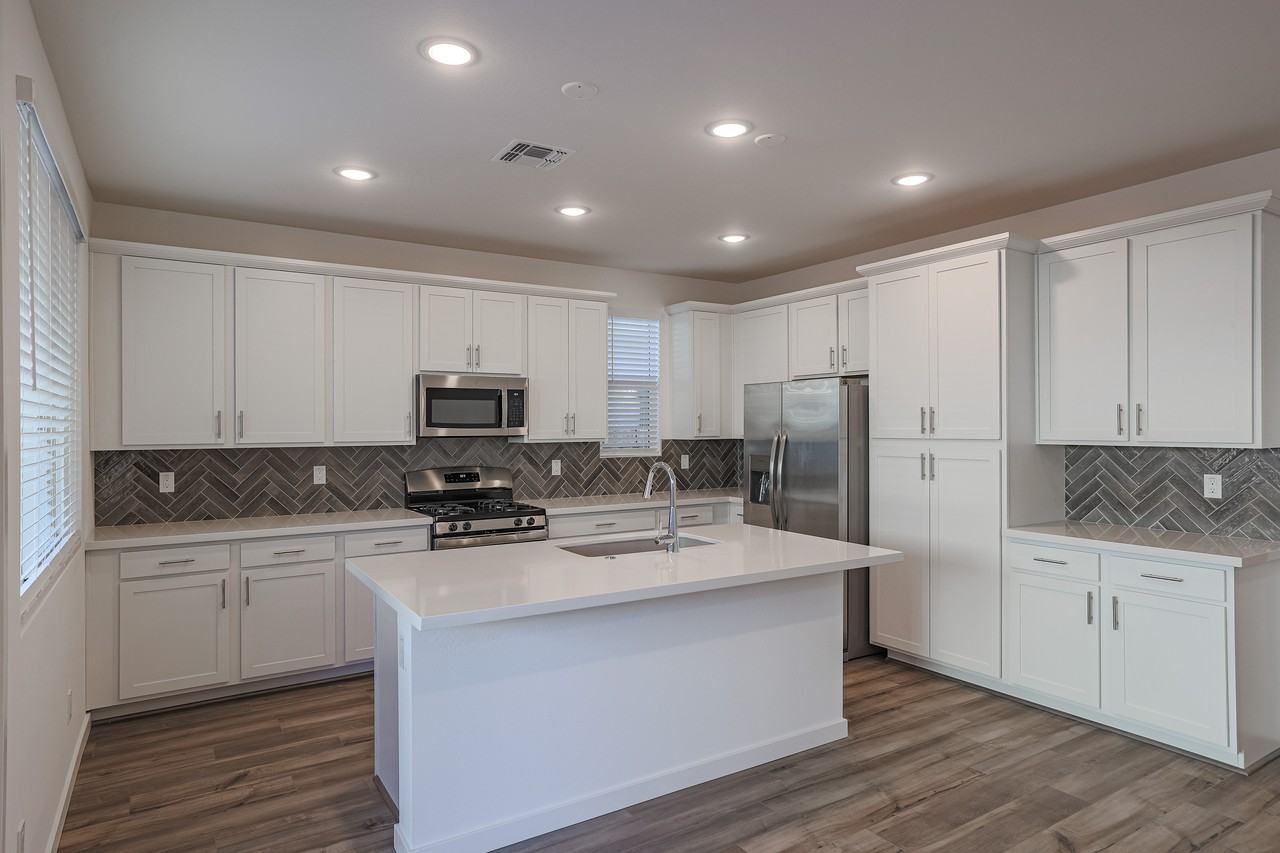 17717 W Cassia Way - Photo 4 of 34