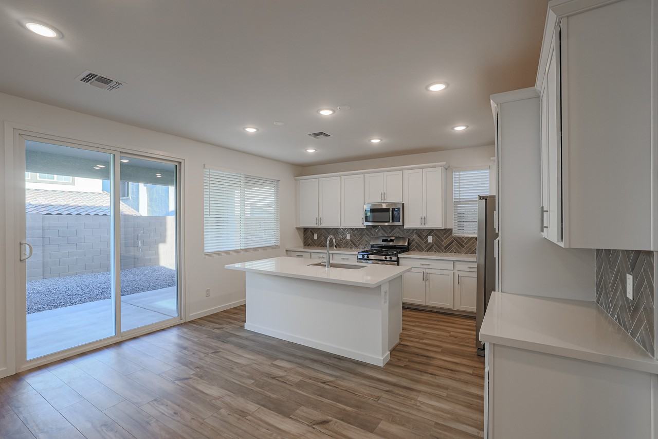 17717 W Cassia Way - Photo 5 of 34