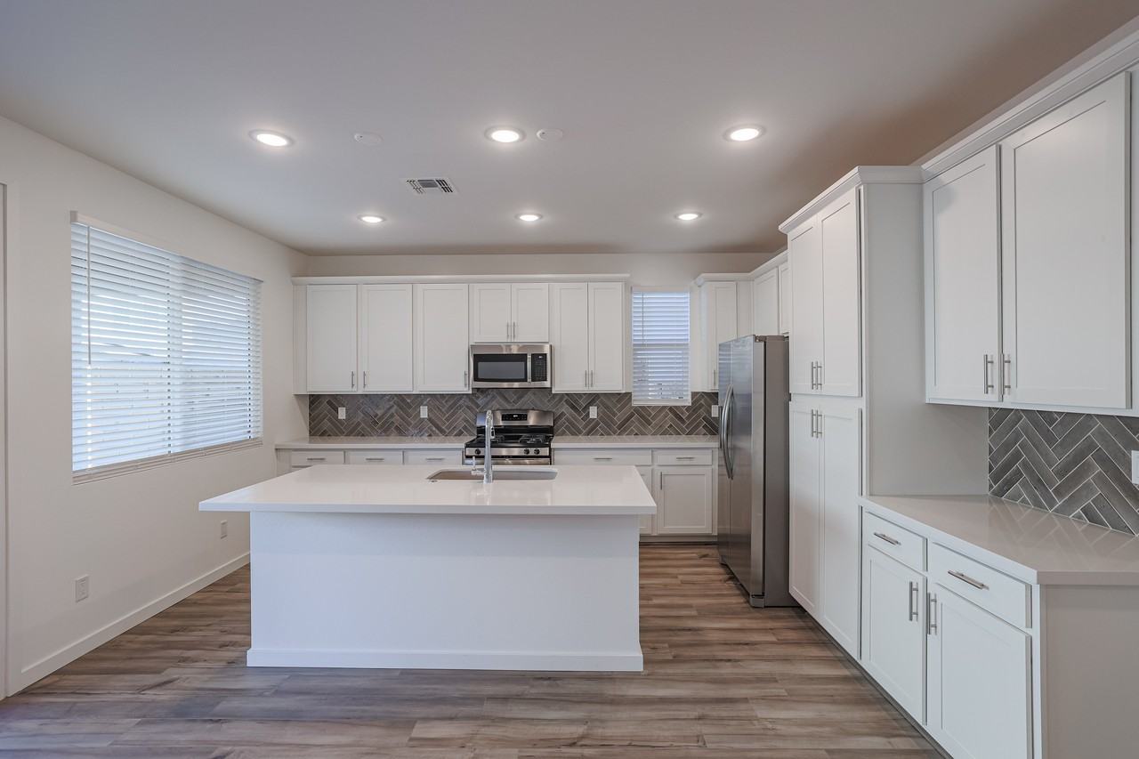 17717 W Cassia Way - Photo 6 of 34