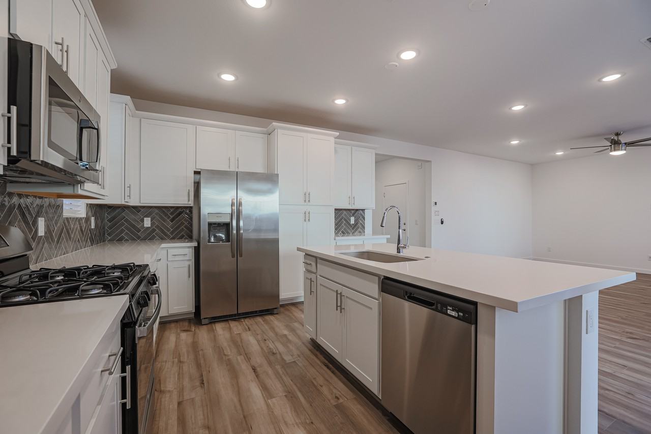 17717 W Cassia Way - Photo 7 of 34