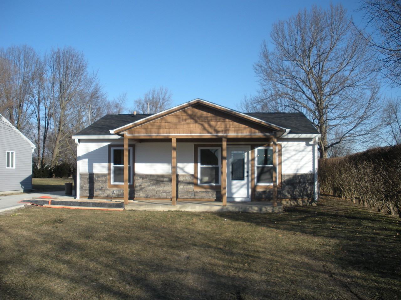 408 W 4th St - Photo 2 of 14