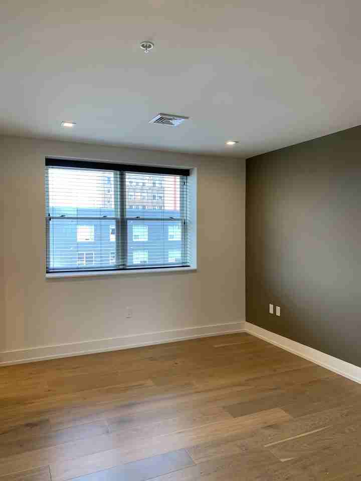 The Lincoln Building, 404 - Photo 5 of 8