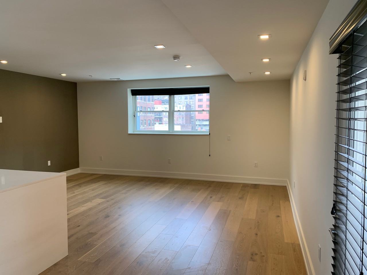 The Lincoln Building, 404 - Photo 7 of 8