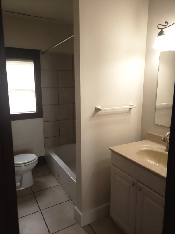 319 Chicago Ave - Photo 2 of 8