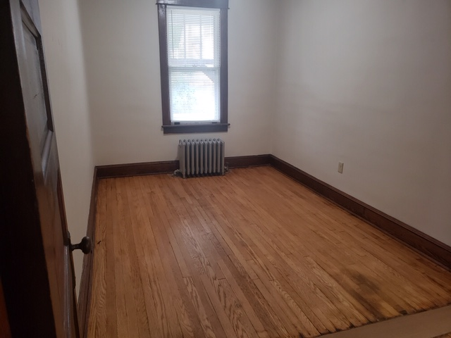 319 Chicago Ave - Photo 3 of 8