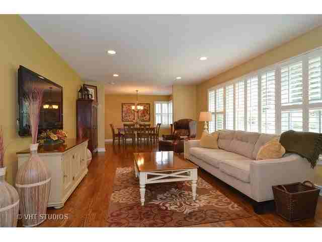 1820 Elm St - Photo 2 of 10