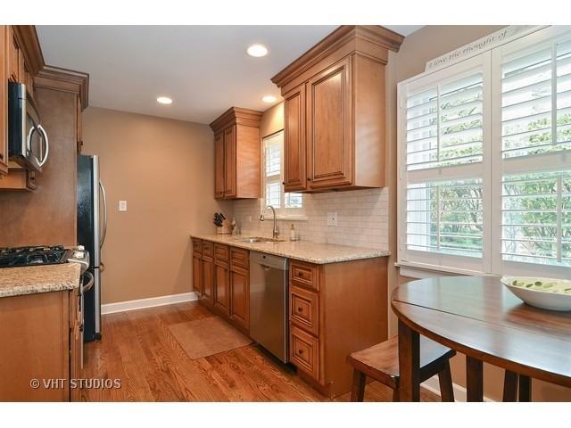 1820 Elm St - Photo 3 of 10