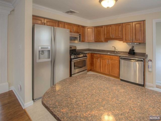 20 Cottage Ln - Photo 2 of 14