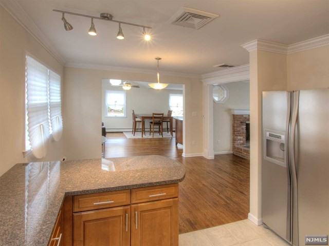 20 Cottage Ln - Photo 3 of 14