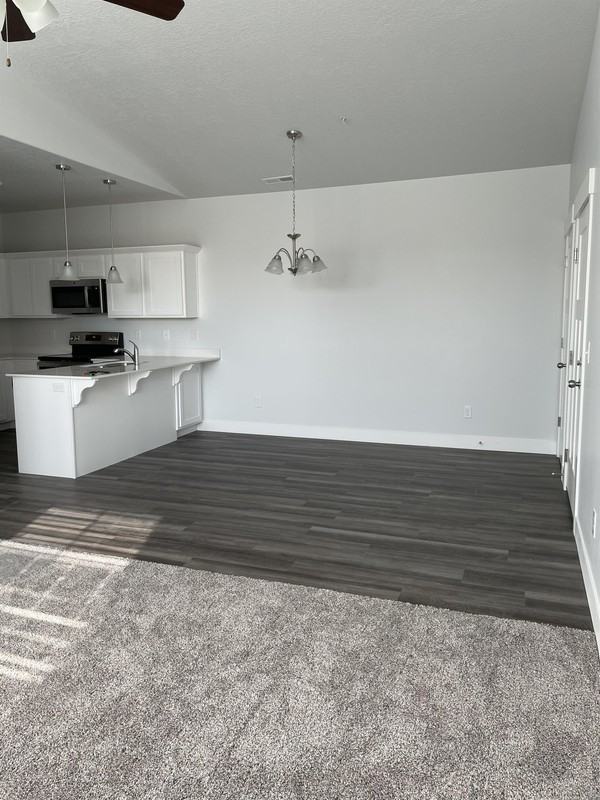 302 Wn - Photo 3 of 23
